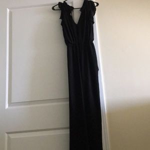 V neck, sleeveless jumpsuit